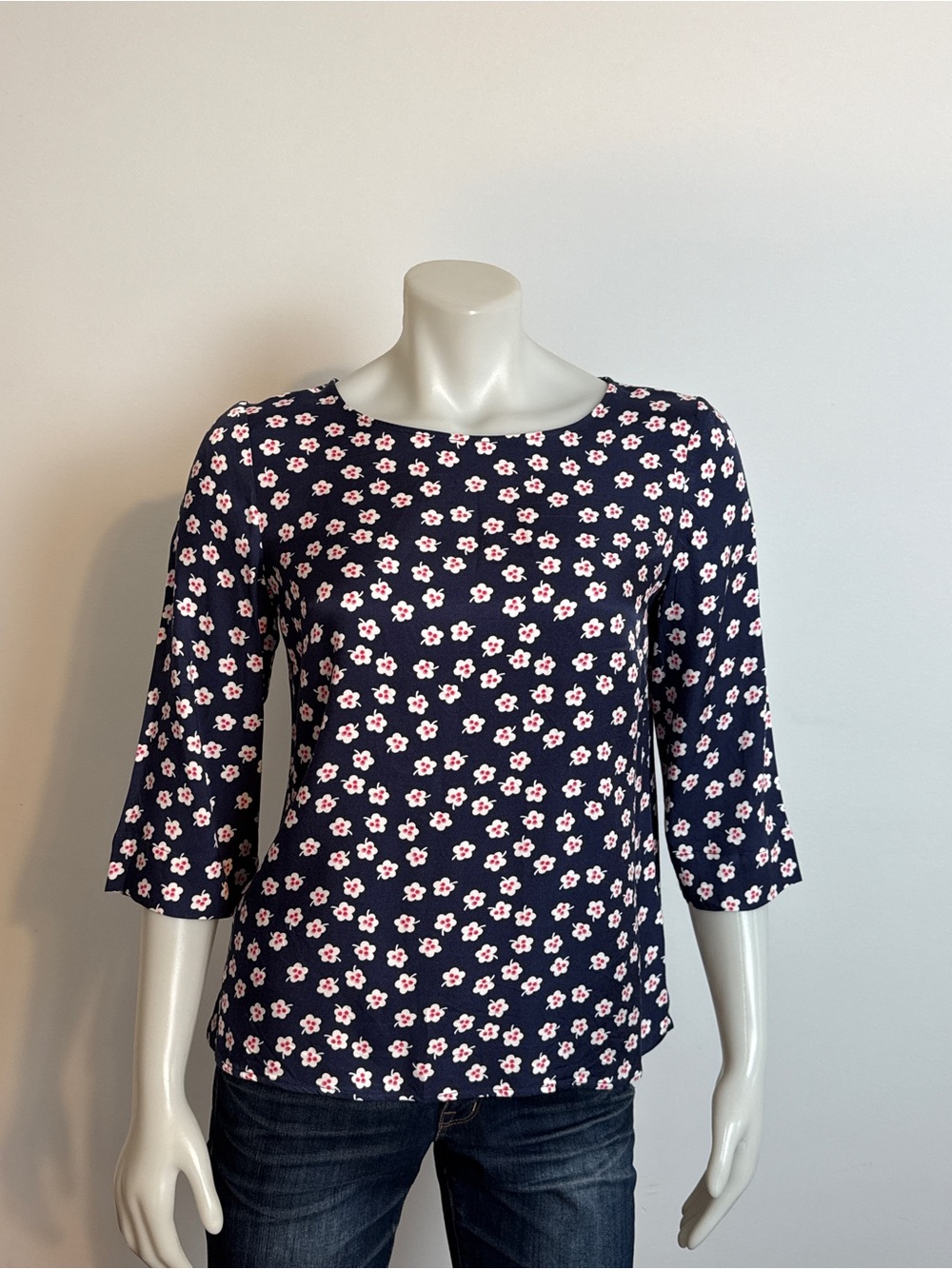 BODEN - Floral 3/4 sleeve top with back zipper. Navy floral print. Size 8.